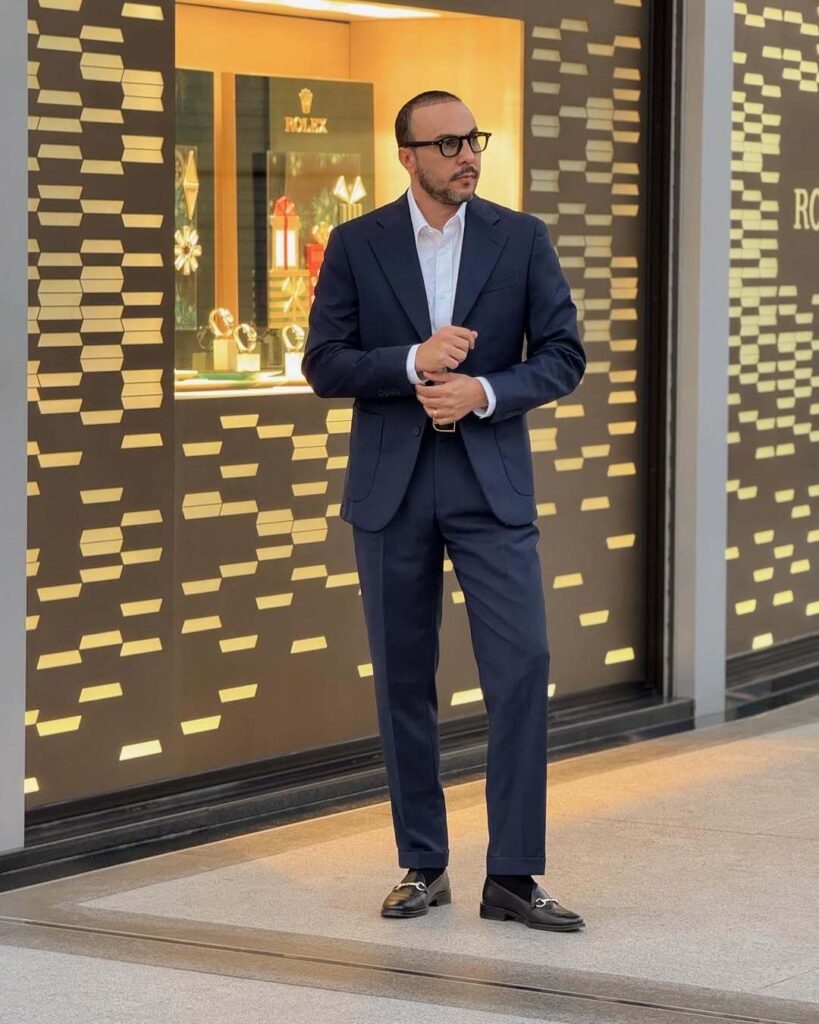 navy blue suit with crisp white shirt 2025 01 03 12 55 04